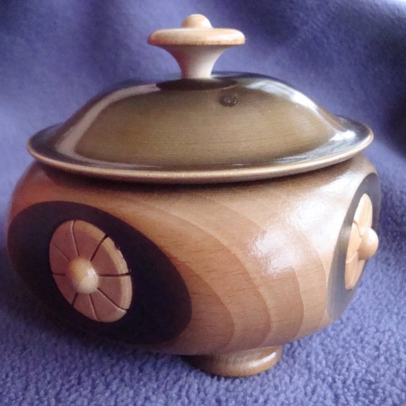 Handmade wooden trinket box Visnar - Picture 1 of 6